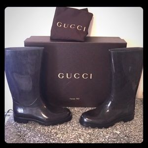 Never warn authentic black gucci rain boot…